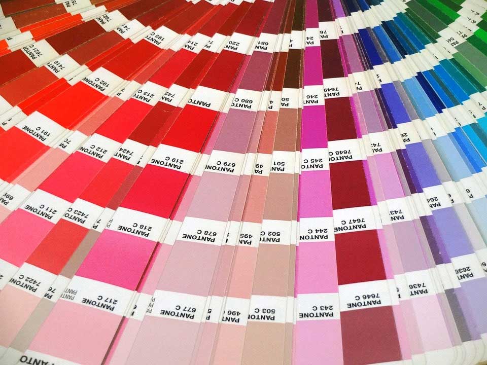 Pantone: una storia a colori che ha riscritto le regole del marketing